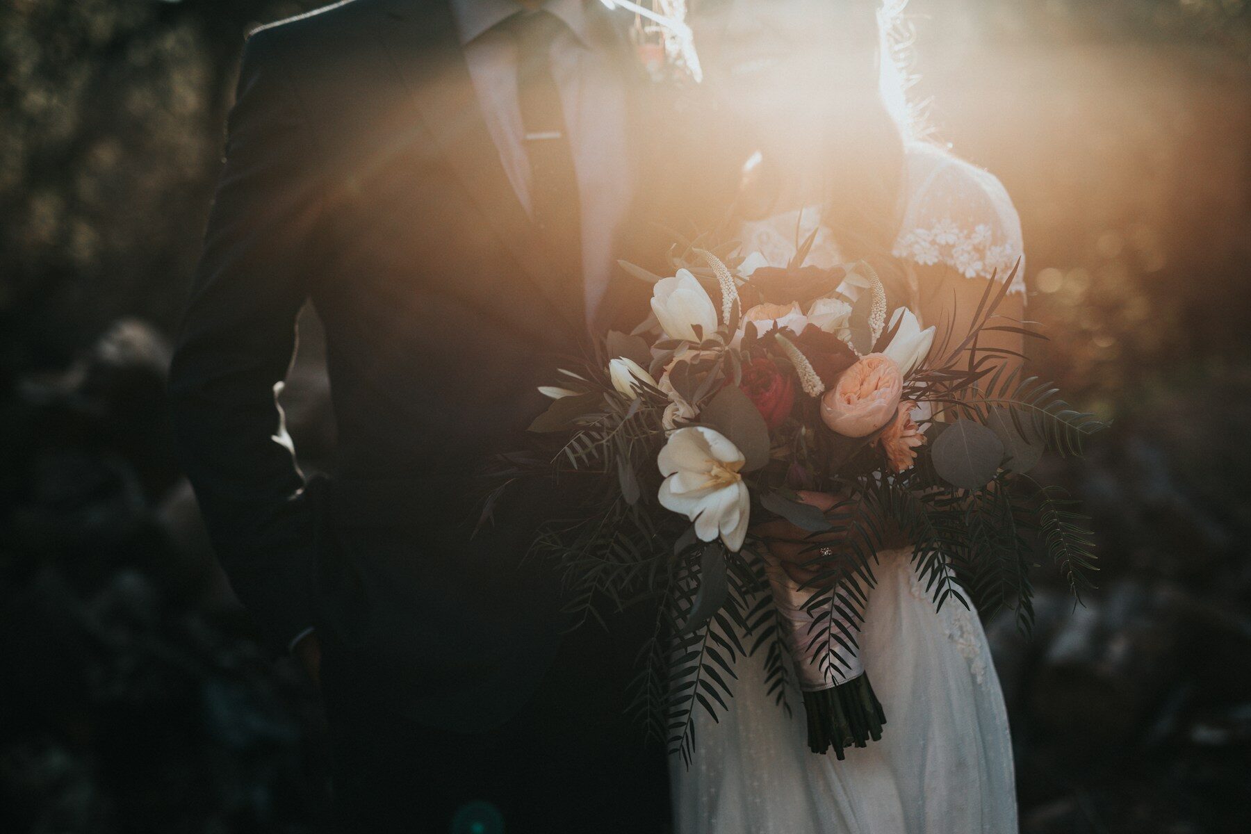 Bouquet de la mariée à contre-jour