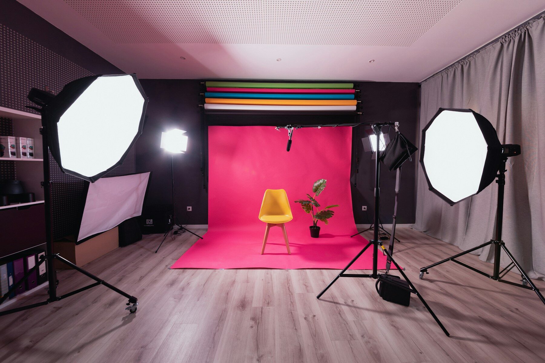Studio photo avec fond rose